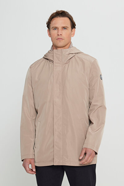 AC&Co / Altınyıldız Classics Erkek Vizon Standart Fit Normal Kesim Rüzgar Geçirmez Kapüşonlu Dik Yaka Mont Trençkot