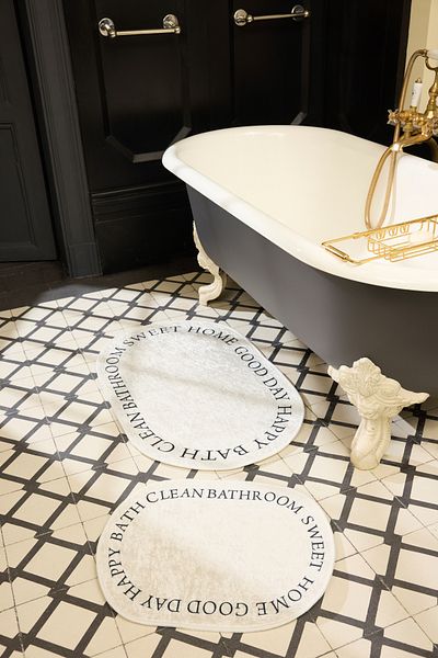 Trendyol Collection Set mit 2 bedruckten, rutschfesten Boden-Badematten TPHSS25BPS00008