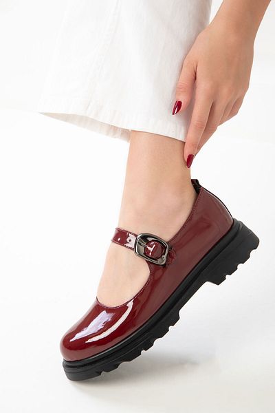 SOHO Burgundowe lakierowane buty damskie typu loafer 20262