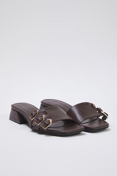 TRENDYOL SHOES Braun Gold Schnalle Blockabsatz Damen Pantoffeln mit Absatz TAKSS25TO00036