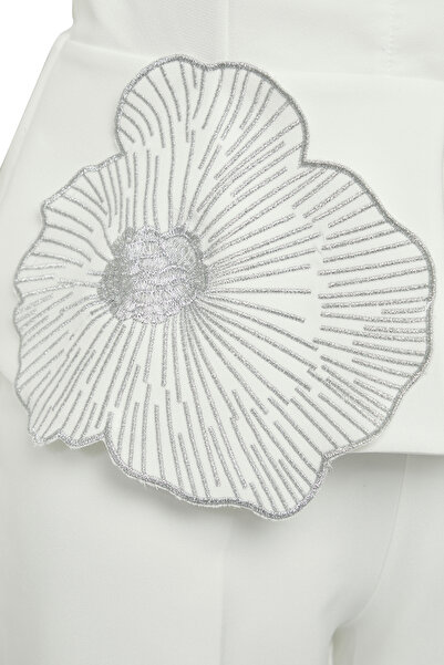 Trendyol Collection Weißes, gewebtes, langes, stilvolles Oberteil-Set mit V-Ausschnitt TPRSS25AU00003