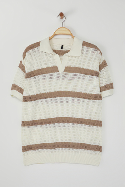 Trendyol Collection Limitovaná edice Ecru Regular Polo Neck Pruhované pletené tričko Polo Neck TMNSS24PO00004