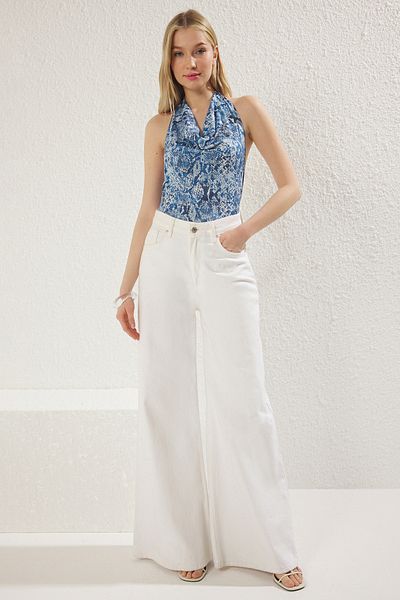 Trendyol Collection Modrý abstraktní tištěný límec s dekáží přiléhavý k tělu Pružné pletené body se zapínáním na knoflíky zespodu TWOSS25BD00009