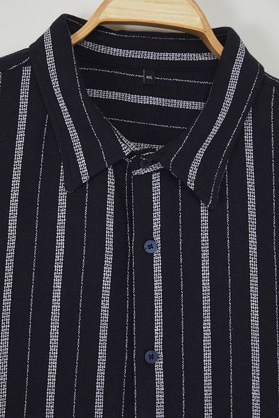 Trendyol Collection Schwarzes, übergroßes, kurzärmliges, gestreiftes Etamin-Sommerhemd TMNSS25AX00003