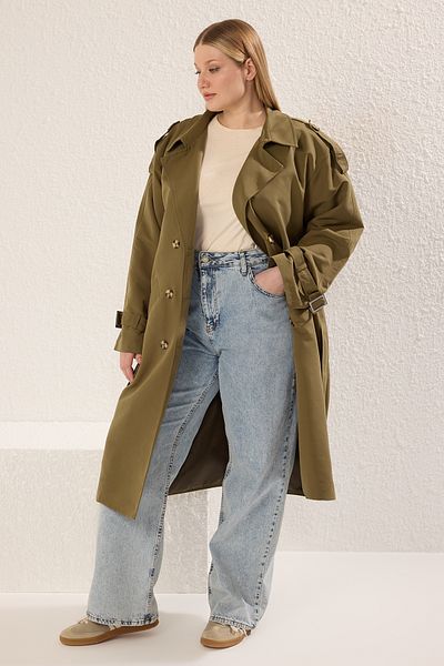 Trendyol Curve Khakifarbener langer, übergroßer Trenchcoat in Übergröße TBBSS25BM00002