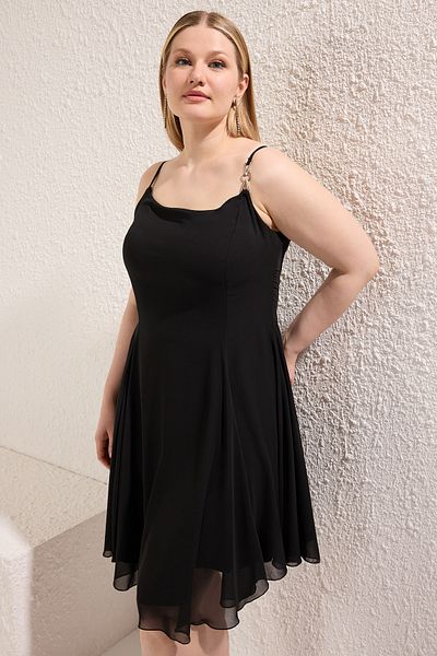 Trendyol Curve Μαύρο σιφόν αξεσουάρ λουράκι Mini Woven Plus Size Φόρεμα TBBSS25AH00051