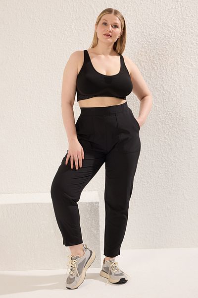 Trendyol Curve Schwarze Strickhose in Übergröße mit hoher Taille und Reißverschlussdetail – TBBSS25AR00020