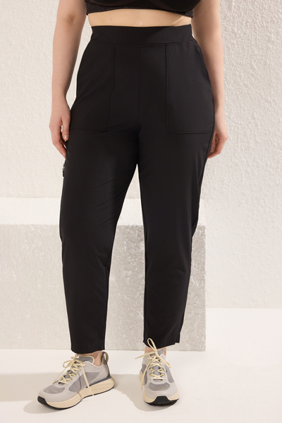 Trendyol Curve Černé pletené kalhoty velké velikosti s vysokým pasem a detailem na zip - Tbbss25Ar00020