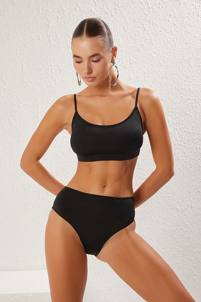 Trendyol Collection Schwarze, normale Bikini-Unterseite mit hoher Taille TBESS25BA00022