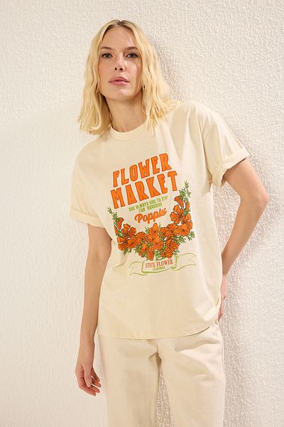 Trendyol Collection Gestricktes, übergroßes bedrucktes T-Shirt – 100 % Baumwolle, Stein TWOSS25TS00046