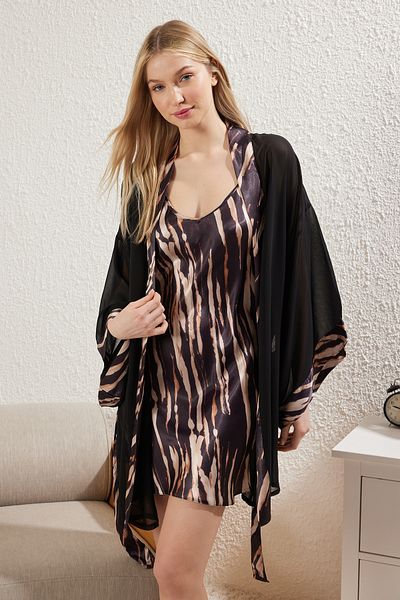 Trendyol Collection Set mit 2 Satin-Nachthemden und Tüll-Morgenkleidern mit Leopardenmuster – THMSS25GC00011