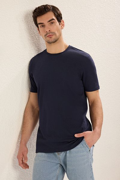 Trendyol Collection Tmavě modré tričko s krátkým rukávem a výstřihem – Regular Fit TMNSS22TS0271