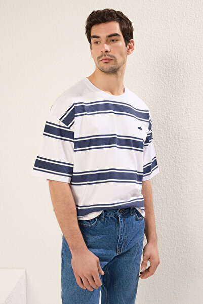 Trendyol Collection Χοντρό βαμβακερό μπλουζάκι με ρίγες - Λευκό TMNSS25TS00020