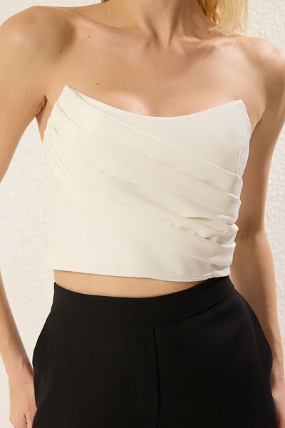 Trendyol Collection Weißes, trägerloses, geripptes, gewebtes, stilvolles Bustier TPRSS25BS00024
