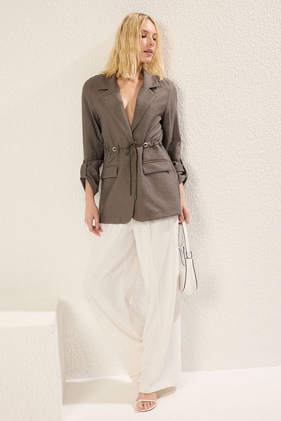 Trendyol Collection Khaki tkaná blejzrová bunda – skrytý pas, pásek a stahovací šňůrka TWOSS25BC00024