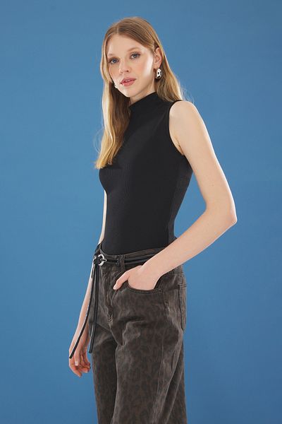 Trendyol Collection Μαύρη βάση γιακά κανονικού μεγέθους ελαστική πλεκτή μπλούζα TWOSS25BZ00371