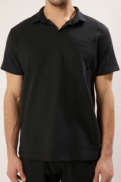 Trendyol Collection Σετ αθλητικής φόρμας με γιακά πόλο ανθρακί - κανονική εφαρμογή TMNSS23EM00003