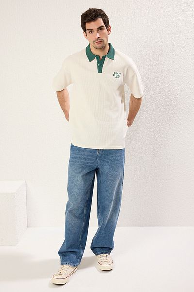Trendyol Collection Ecrufarbenes, einfarbiges, gestricktes Polokragen-T-Shirt mit Polokragen TMNSS25PO00005