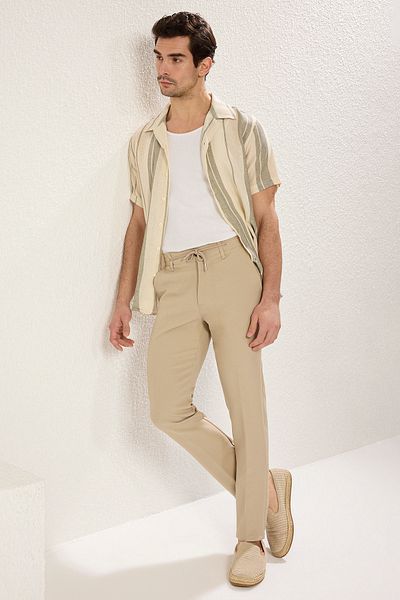 Trendyol Collection Elastische, gewebte Stoffhose mit schmaler Passform und Bindedetail an der Taille TMNAW25PL00027