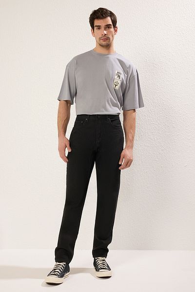 Trendyol Collection Schwarze Jeans-Jeans aus 100 % Baumwolle mit ätherischer Passform TMNAW23JE00104