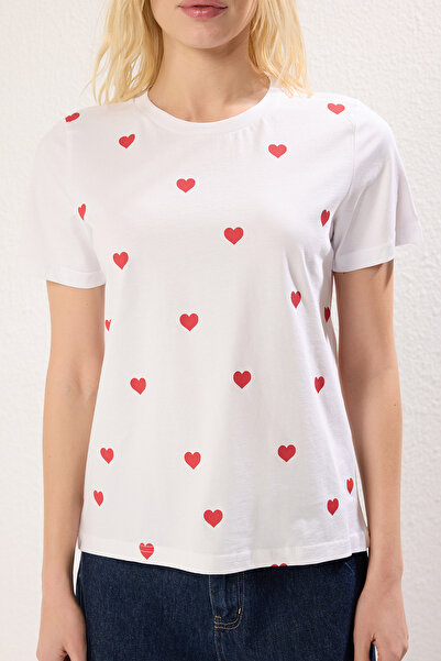 Trendyol Collection Πλεκτό μπλουζάκι με λαιμόκοψη TWOSS20TS0757, 100% παχύ βαμβάκι, με στάμπα καρδιάς, κανονική εφαρμογή