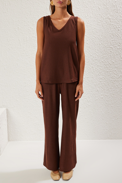 Trendyol Collection Flexible V-Neck - Comfortable Fit Brown Knitted Suit Wide Leg Twoss25Au00048