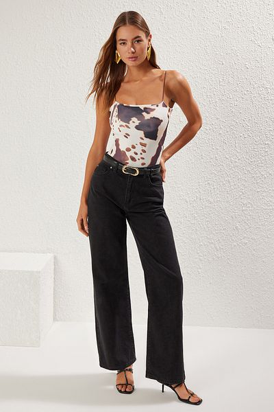 Trendyol Collection Brauner gestrickter Body mit Tiermuster, Spaghettiträgern und flexiblen Druckknöpfen TWOSS21BD0067