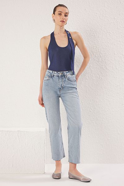 Trendyol Collection Blugi albastru deschis cu talie normală, cu croiala dreaptă, confortabili, drepti TWOSS25JE00097