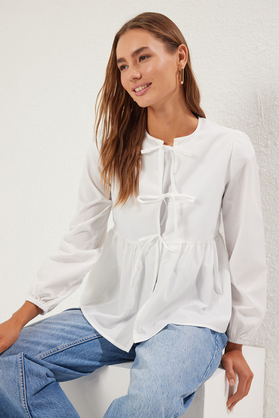 Trendyol Modest Relaxed/Comfortable Fit Woven Blouse with White Lacing Detail Tctss25Bz00000