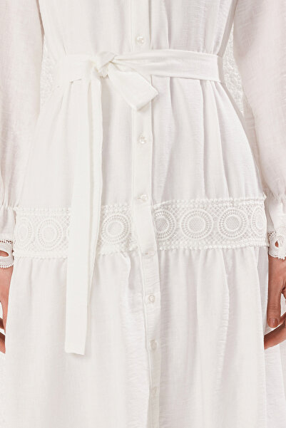 Trendyol Modest Ecru výšivka Detailní lemované tkané šaty TCTSS25EB00058