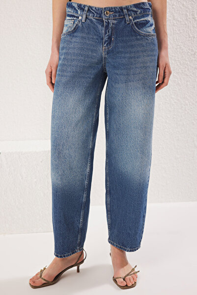 Trendyol Collection Modré volné džíny s normálním pasem TWOSS25JE00190
