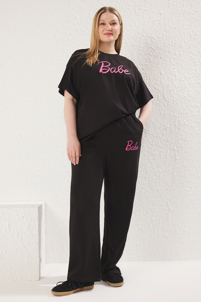 Trendyol Curve Plus Size Black Slogan Knitted Tracksuit Set - Short Sleeve Tbbss25Cp00005