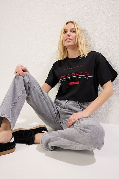 Trendyol Collection Tricou negru din bumbac cu imprimeu înalt - Potrivire confortabilă TWOSS25TS00079