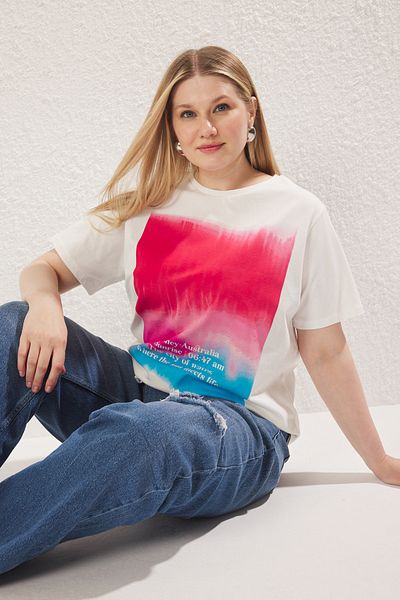 Trendyol Curve Plus Size Ecru Boyfriend Fit Printed T-shirt - TBBSS25BF00029