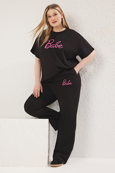 Trendyol Curve Plus Size Black Slogan Knitted Tracksuit Set - Short Sleeve Tbbss25Cp00005