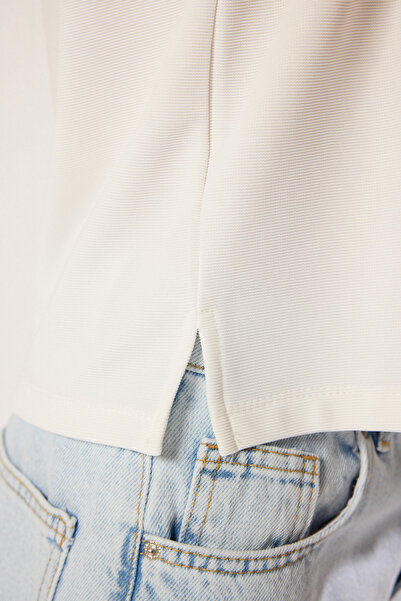 Trendyol Collection Ecru Snap Polo Neck Zero Sleeve Regular Knitted Blouse Twoss25Bz00076