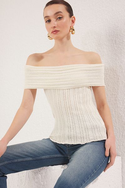 Trendyol Collection Knochen Carmen Kragen Strukturierte Strickwaren Dünne Bluse TWOSS25BZ00328
