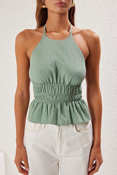 Trendyol Collection Χακί υφαντή μπλούζα με χαμηλή πλάτη και λεπτομέρεια δεσίματος TWOSS25BZ00240