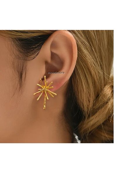 mos&more Gold Asymmetrical Casual Women's Earrings