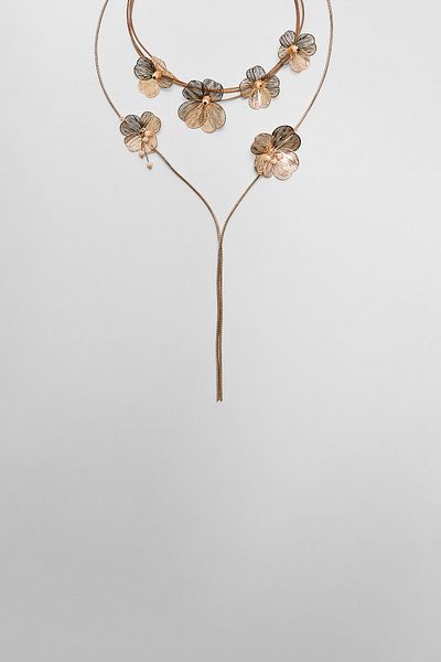 Stradivarius Set of 2 textured flower necklaces