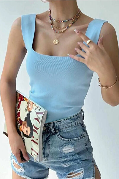 MILANOFOX بلوزة نسائية باللون الأزرق الفاتح ذات ياقة مربعة أساسية بدون أكمام ...