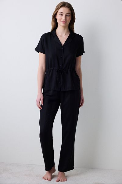 Penti Fleur Satin-Hemdhose, schwarzes Pyjama-Set – Penti Loves Paris Collection