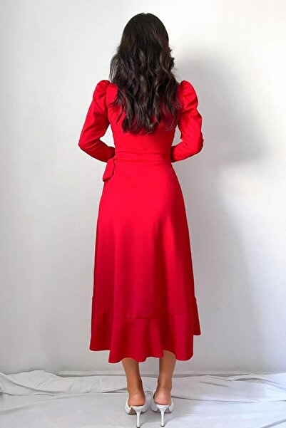 Deafox Midi šaty s dlouhým rukávem a páskem z červené krepové látky