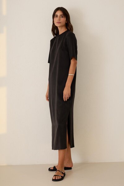 Setre Rochie neagră cu mânecă scurtă, lungime midi, guler rotund tricou