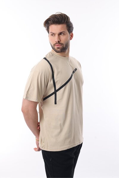 Madmext Μπεζ ανδρικό μπλουζάκι με λαιμόκοψη με λεπτομέρεια από βαμβάκι E7033