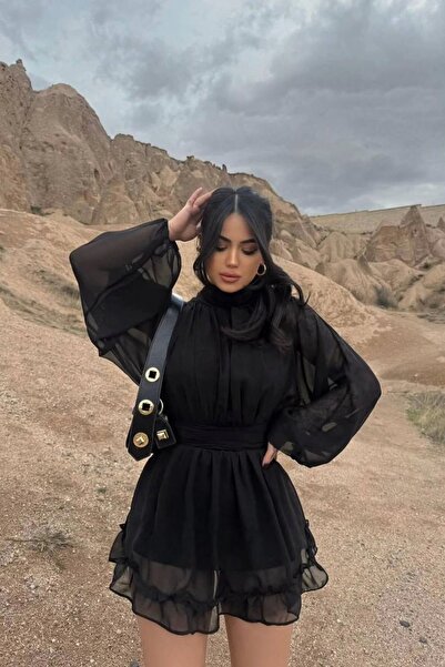 Bak Moda فستان شيفون أسود بياقة واقفة وظهر منخفض