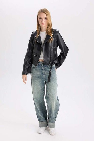 DeFacto Wasserabweisende Crop-Bikerjacke aus Kunstleder – zweireihiges Revers mit Reißverschlusstaschen und Gürtel für die Saison Y7168AZ25SP