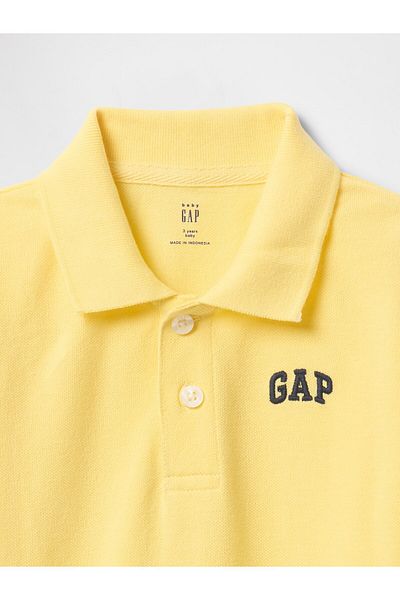 GAP تي شيرت بيبي بوي أصفر بيكيه بولو بياقة
