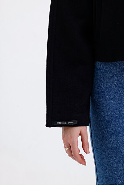 Perryes Norra Black Women's Short Coat - Wide Collar and Zipper Detail