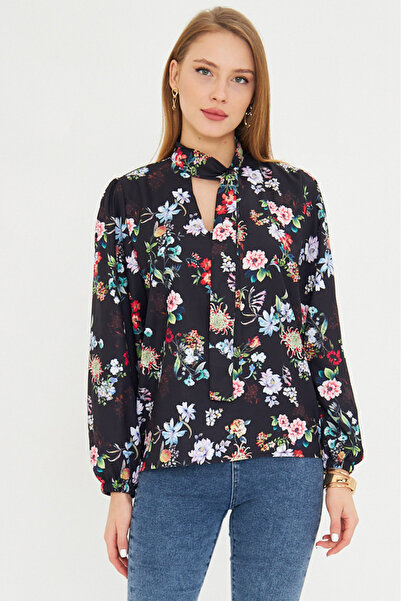 armonika Γυναικεία μαύρη μπλούζα με δεμένο γιακά με ελαστικά μανίκια ARM-25K 001096